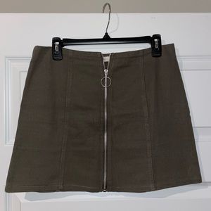 Khaki mini skirt with a zipper!